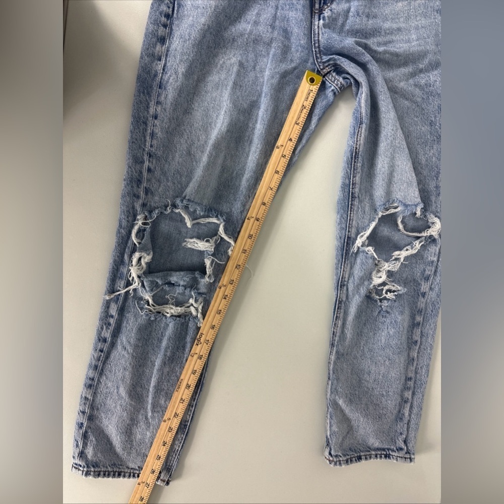 American Eagle Mom Straight Jean Womens Size 4 Destroyed Light Wash Denim - Picture 4 of 14